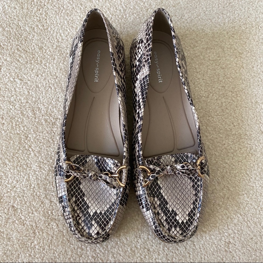 NWOT Snake Print Flats